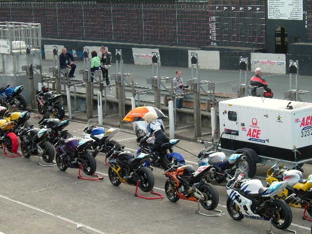 r6nakesleft2007small.JPG